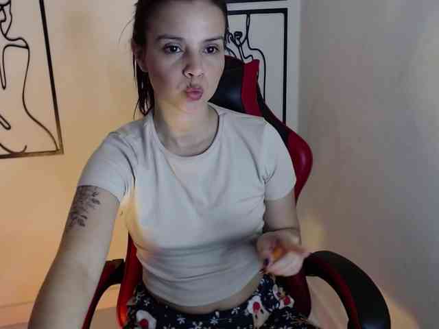 MiaRobinn webcam