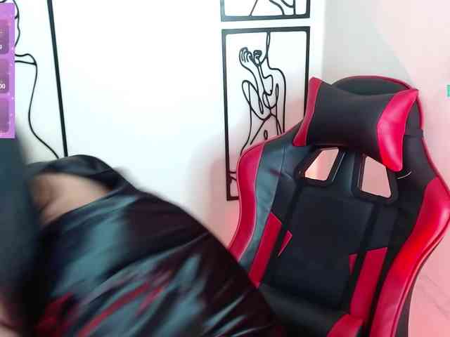 MiaRobinn webcam