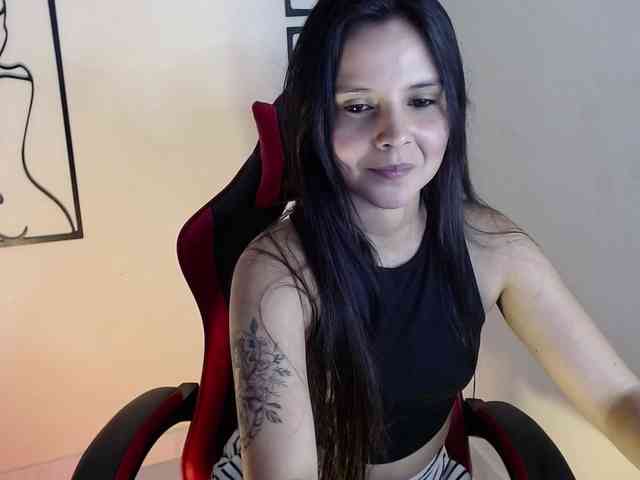 MiaRobinn webcam