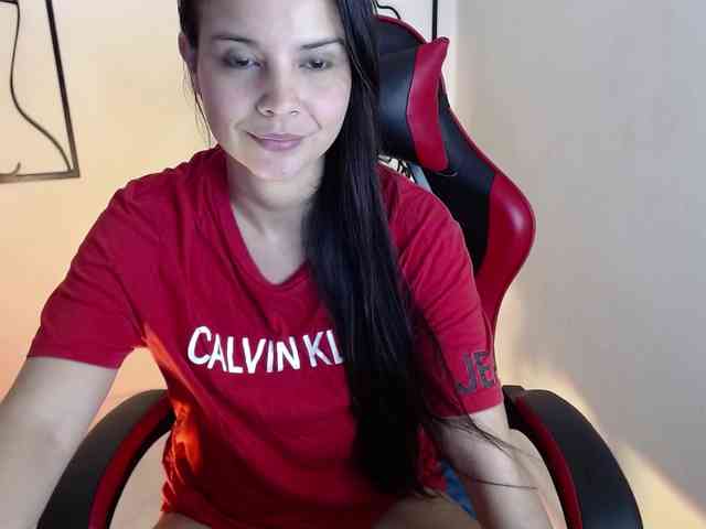MiaRobinn webcam