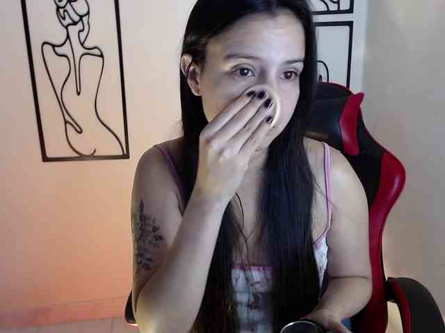 MiaRobinn webcam