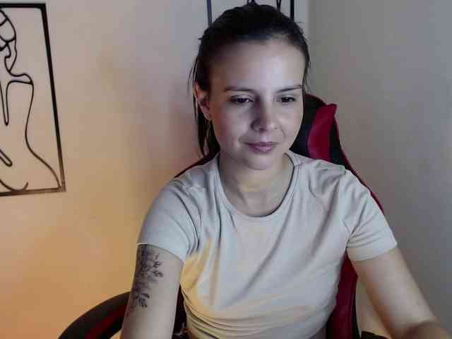 MiaRobinn webcam