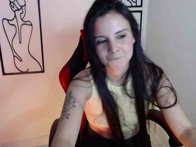 MiaRobinn webcam