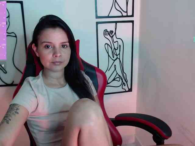 MiaRobinn webcam