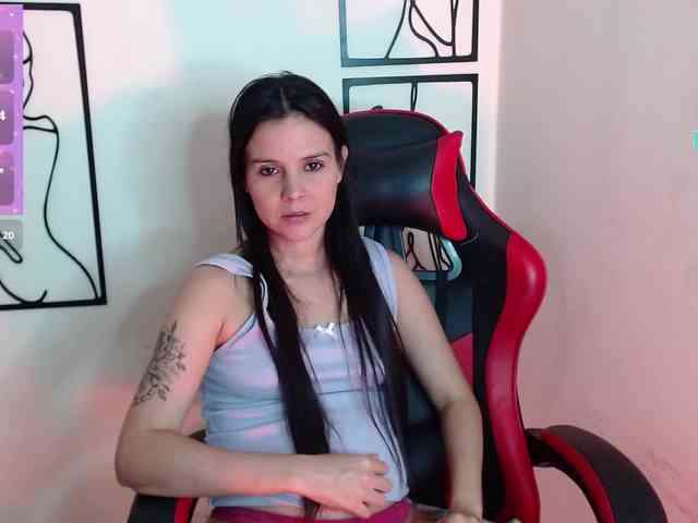 MiaRobinn webcam