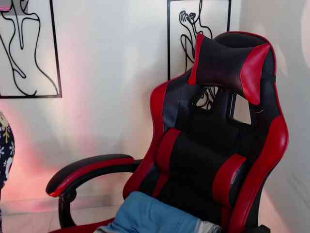 MiaRobinn webcam