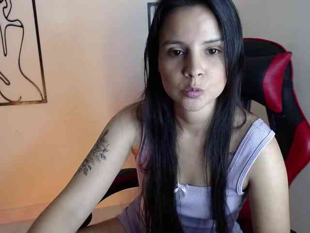 MiaRobinn webcam