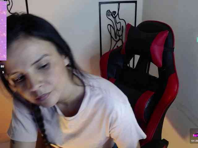 MiaRobinn webcam