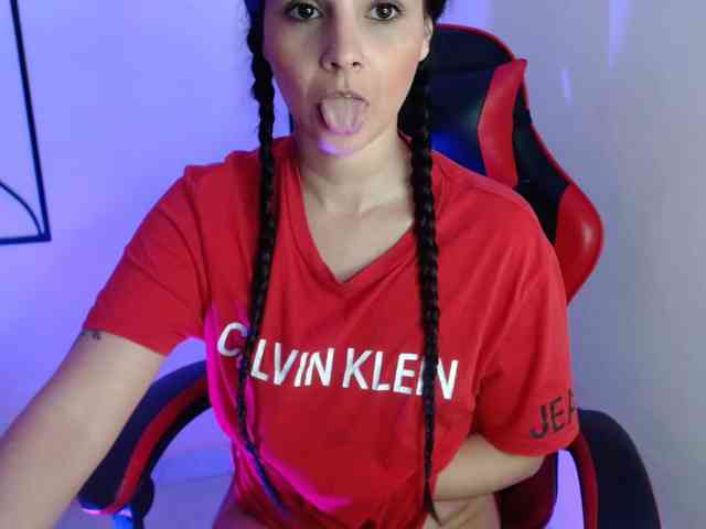 MiaRobinn webcam