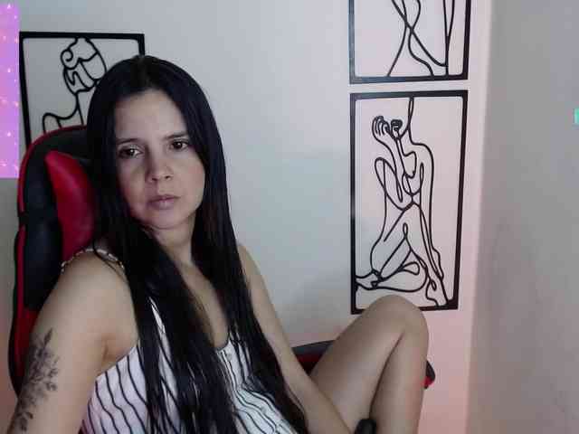 MiaRobinn webcam