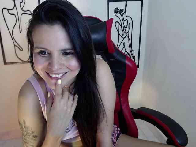 MiaRobinn webcam
