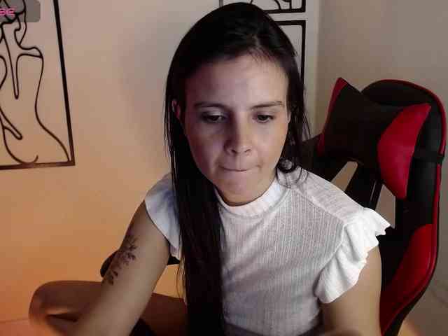 MiaRobinn webcam