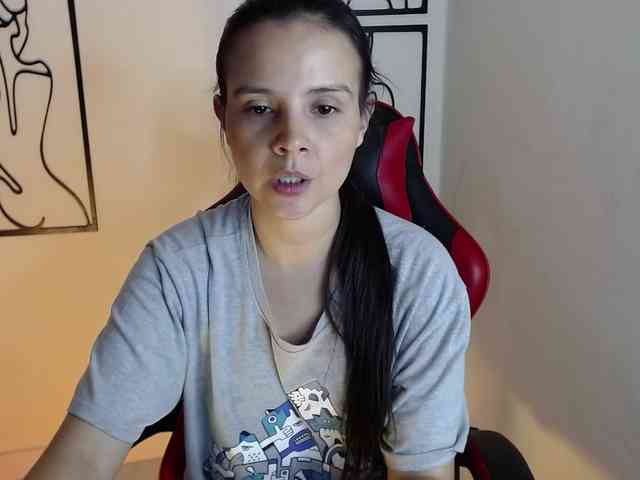 MiaRobinn webcam