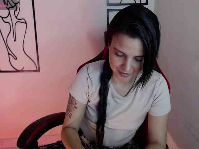 MiaRobinn webcam