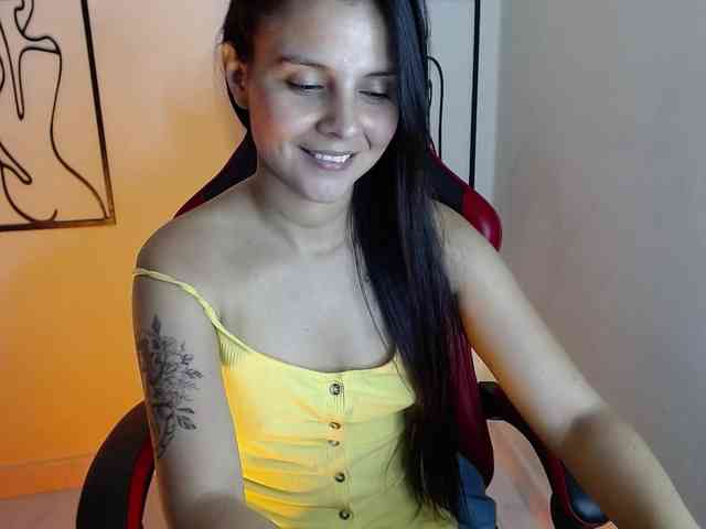 MiaRobinn webcam