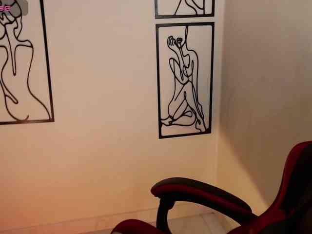 MiaRobinn webcam