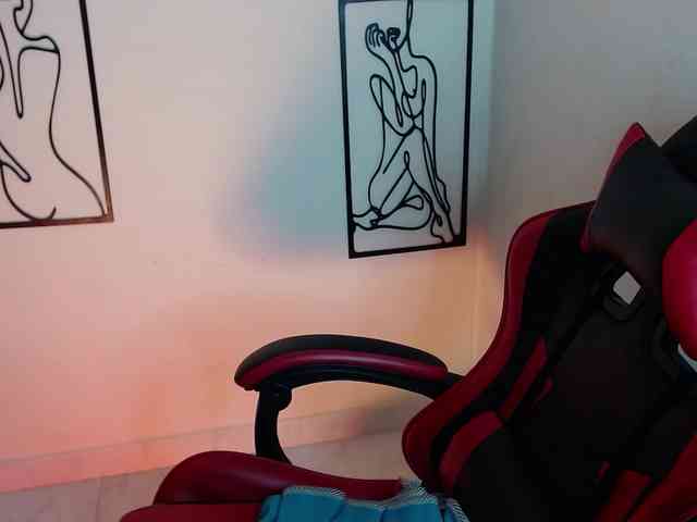 MiaRobinn webcam