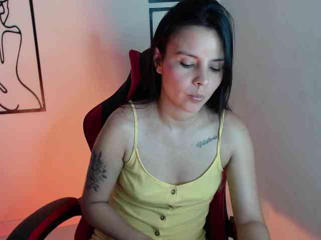 MiaRobinn webcam