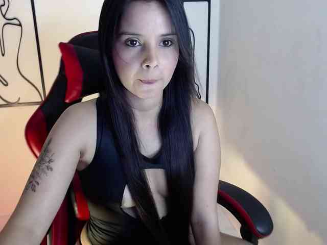 MiaRobinn webcam