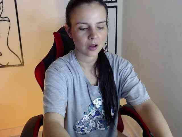 MiaRobinn webcam