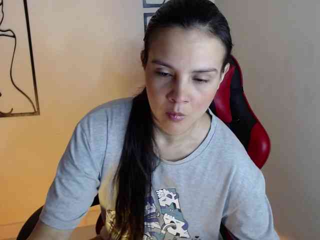 MiaRobinn webcam