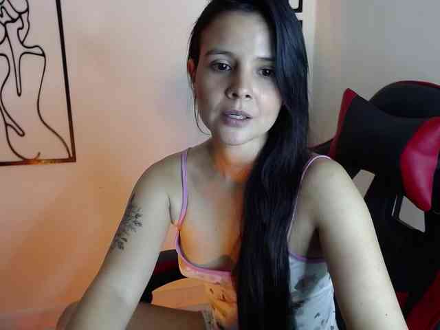 MiaRobinn webcam