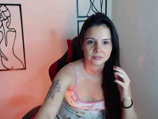 MiaRobinn webcam