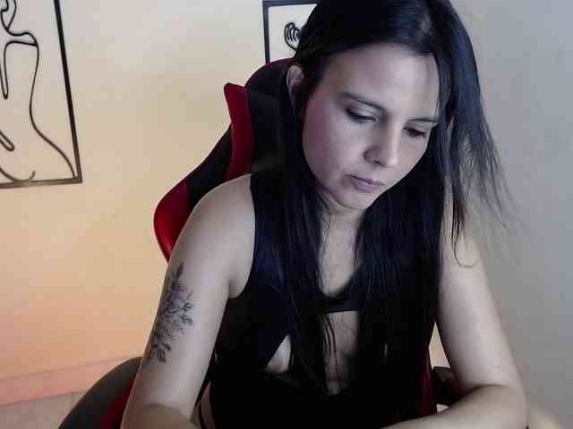 MiaRobinn webcam