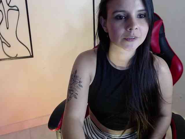 MiaRobinn webcam