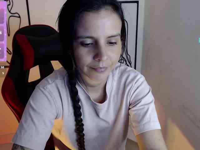 MiaRobinn webcam