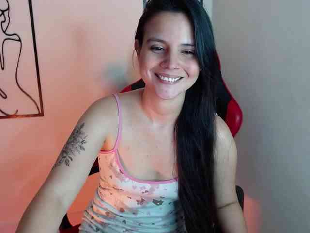 MiaRobinn webcam