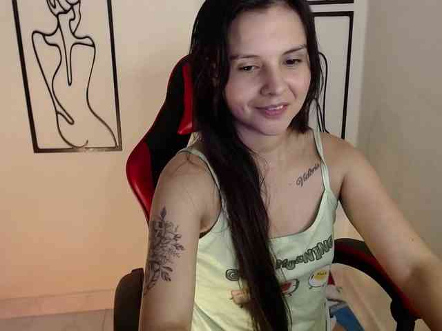 MiaRobinn webcam