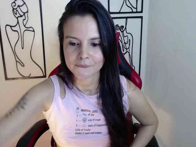 MiaRobinn webcam