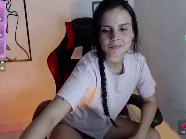 MiaRobinn webcam