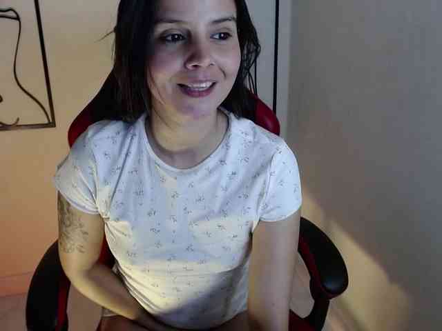 MiaRobinn webcam