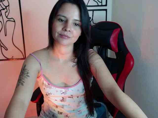 MiaRobinn webcam