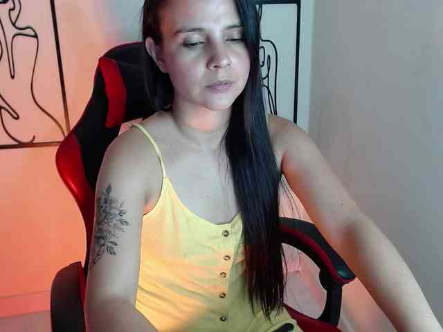 MiaRobinn webcam