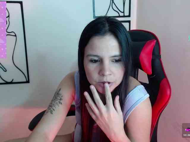 MiaRobinn webcam