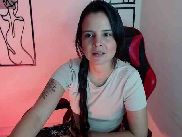 MiaRobinn webcam
