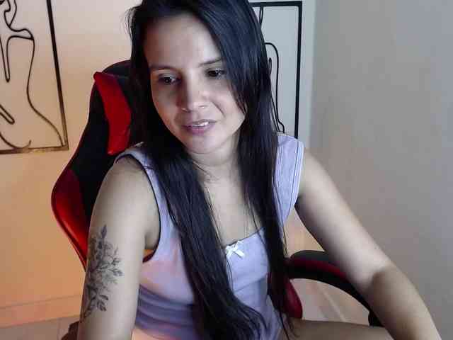 MiaRobinn webcam