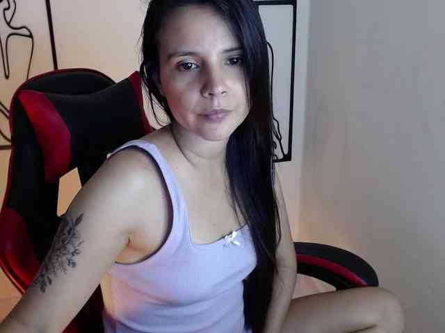 MiaRobinn webcam