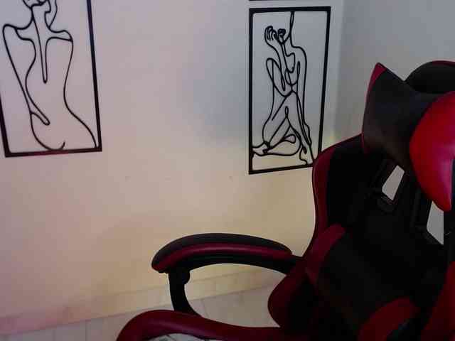 MiaRobinn webcam