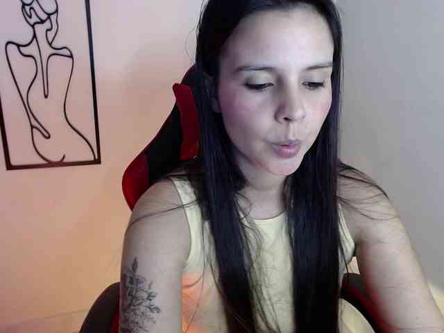 MiaRobinn webcam