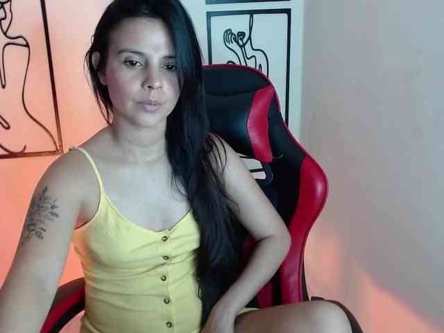 MiaRobinn webcam