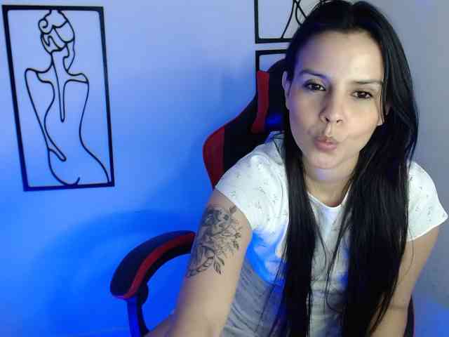MiaRobinn webcam