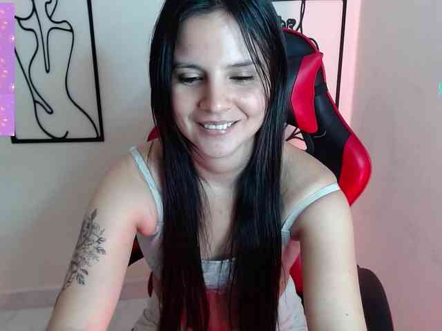 MiaRobinn webcam