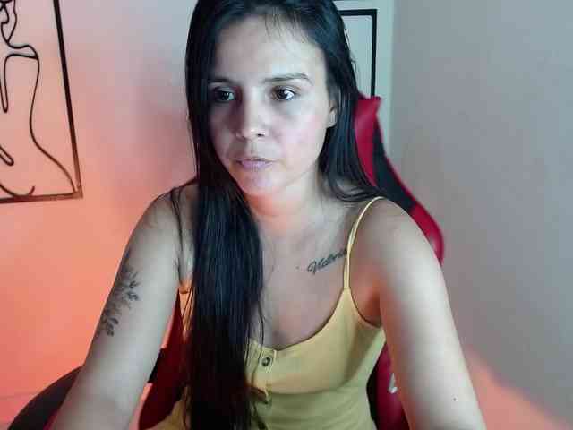 MiaRobinn webcam