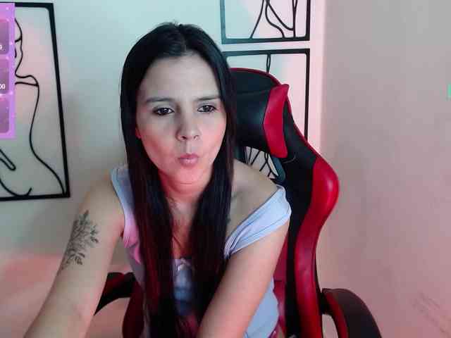 MiaRobinn webcam
