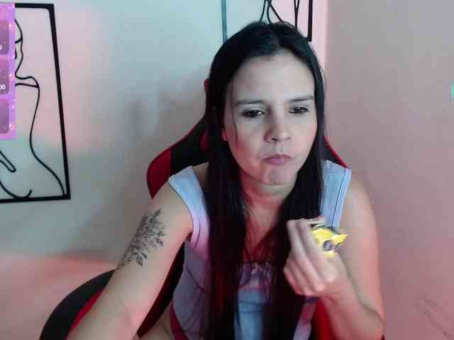 MiaRobinn webcam