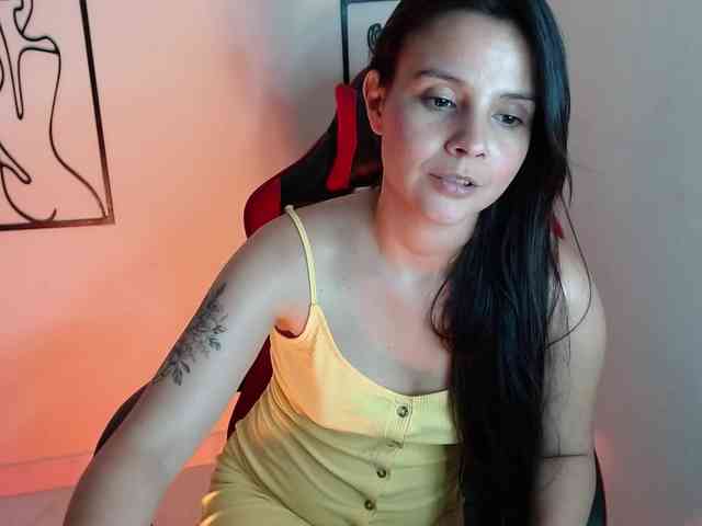 MiaRobinn webcam
